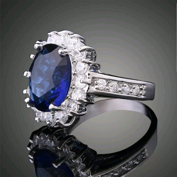 sterling silver ring with simulate blue sapphire - Picture 2 of 4